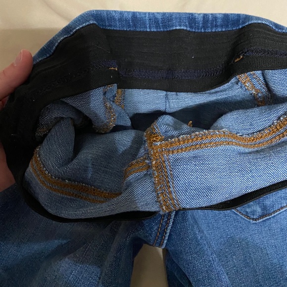 Rockstar Mid Rise Old Navy Jeans - Picture 2 of 5